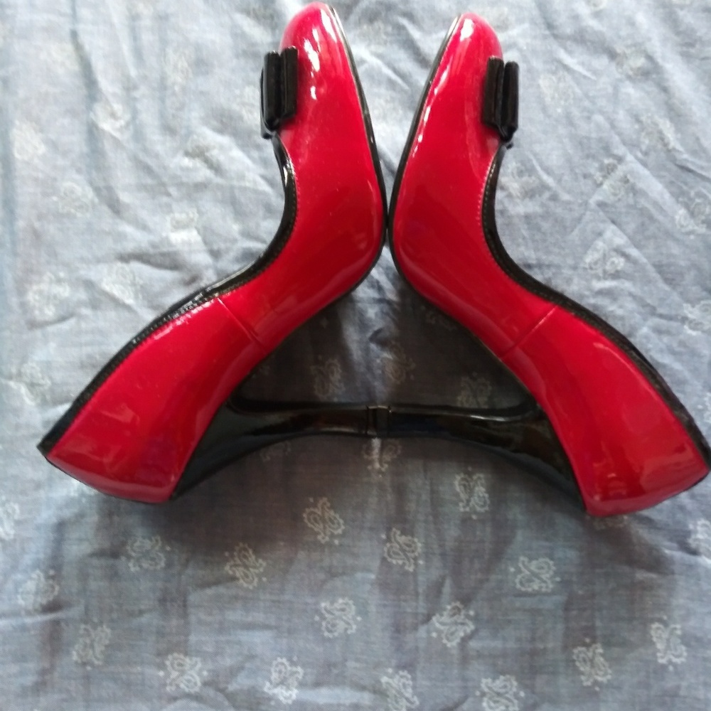 Pin Up Red Heels - Picture 4 of 5